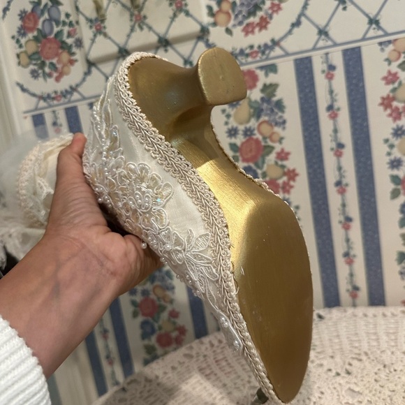 Victorian Lace Shabby Chic Decorative Lace Boot - Picture 3 of 5